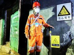 老厂分公司坑下炸药库投入使用人体静电释放器