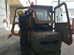 永昌硅业机动分厂为厂内机动车安装声光报警灯